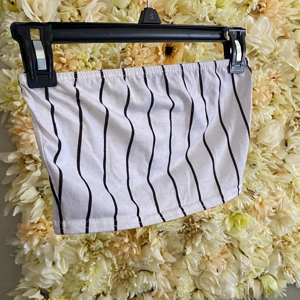 Strapless Prettylittlething crop top